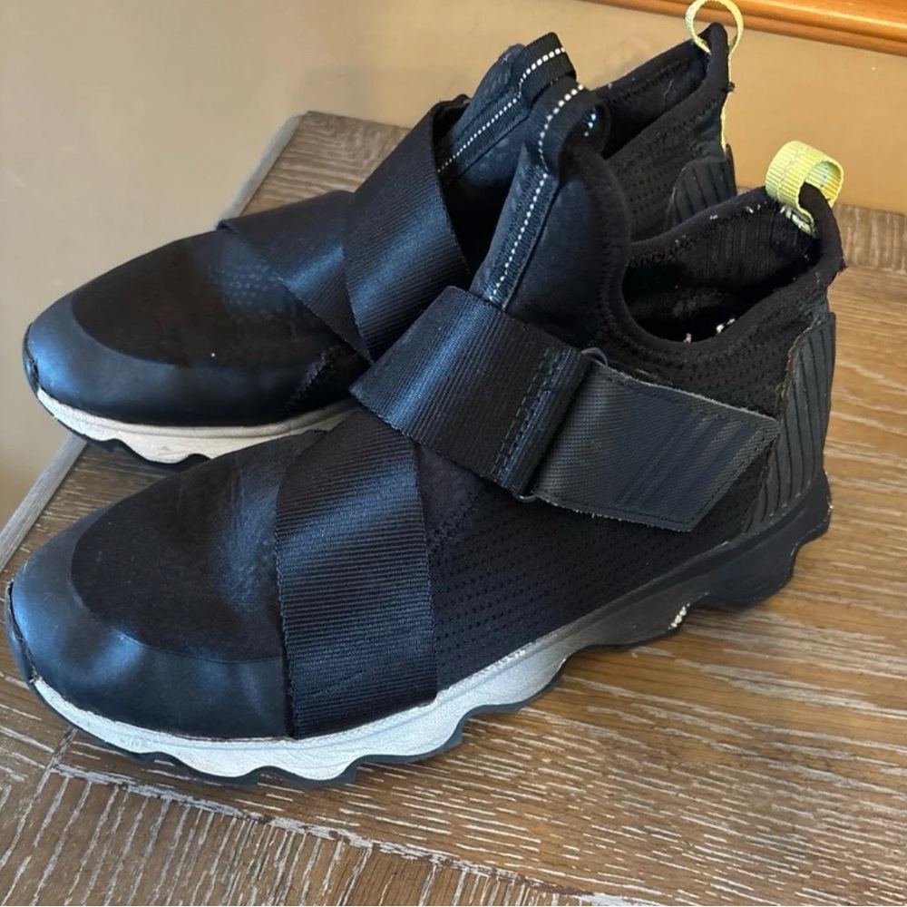 Stylish Sorel Shoes size 8